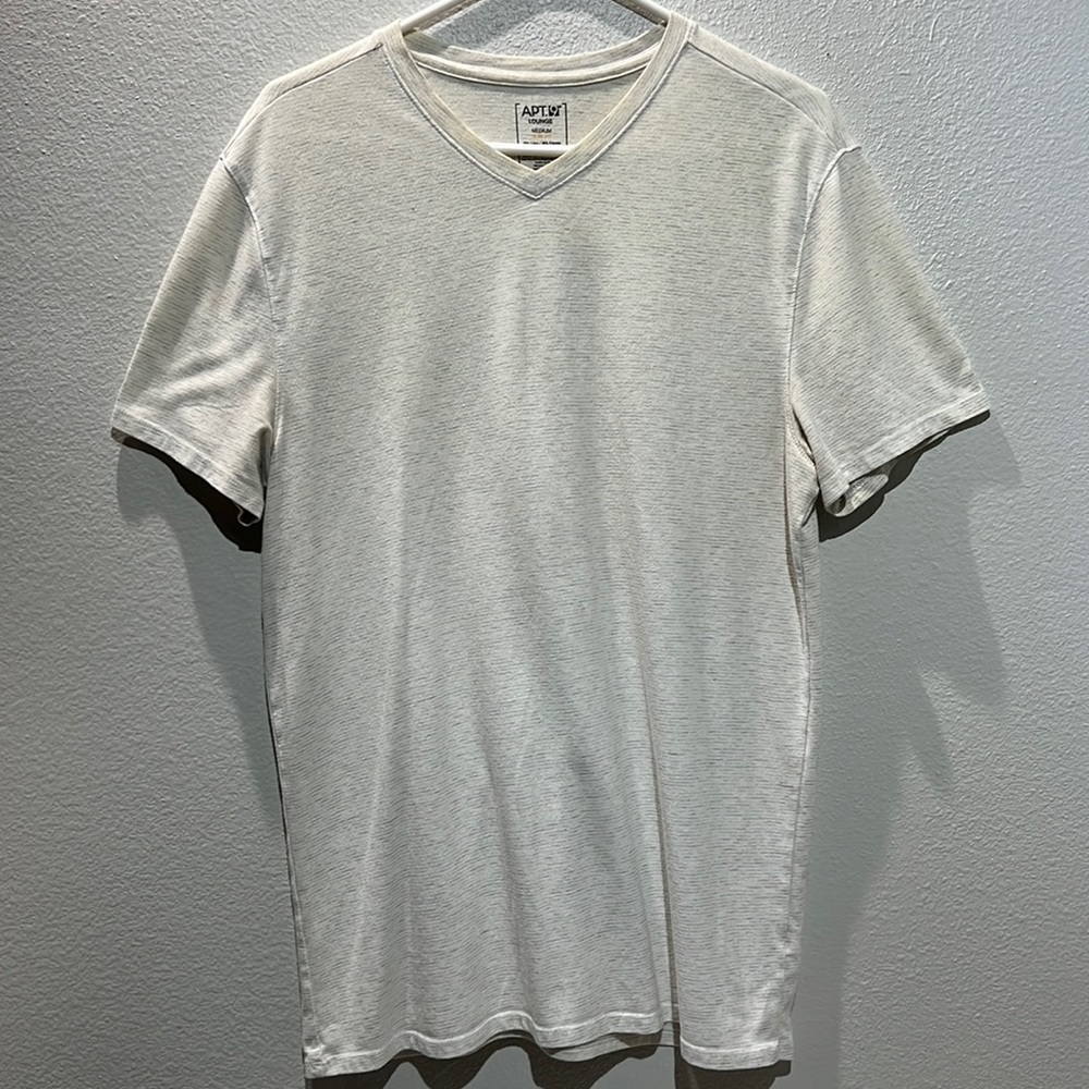 Men’s Apt. 9 White V Neck T-Shirt Size Medium